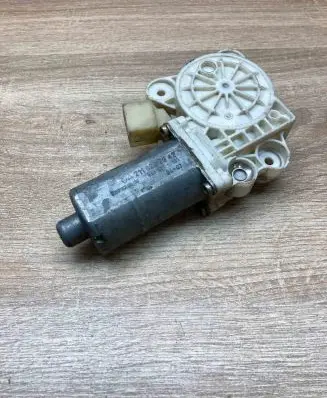 Mercedes-Benz E W211 Front door window regulator motor A2118202942 0130821970
