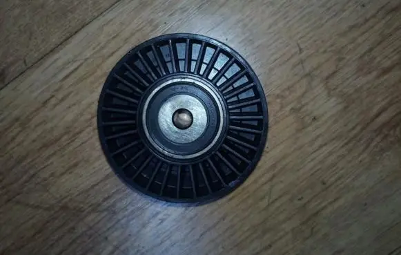 Opel Vivaro Belt tensioner pulley 8200004593e f-123469.10