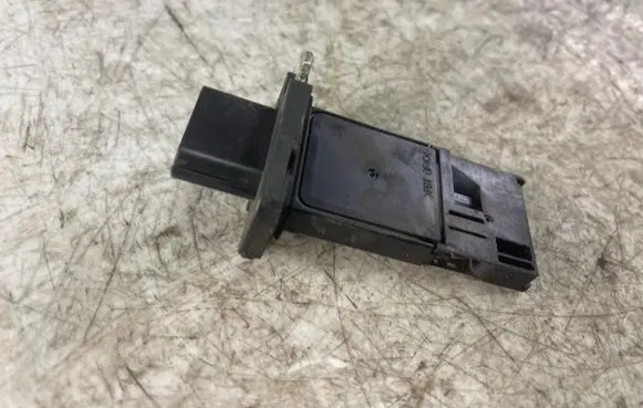 Nissan Navara D40 Mass air flow meter Afh70m38 226807s000