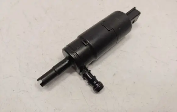 BMW 3 E90 E91 Headlight washer pump 8377430 67128377430 67120154875