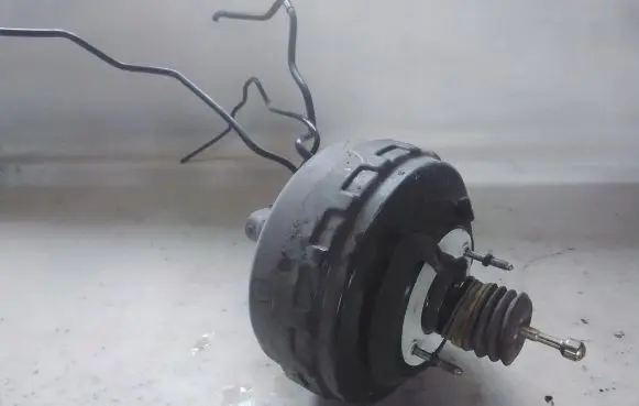 Opel Astra J Brake booster 13338057