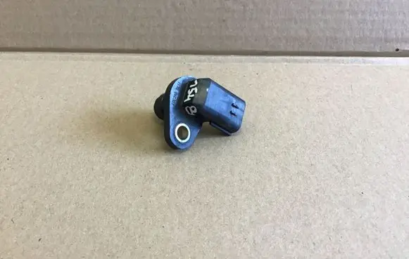 Volvo V50 Camshaft position sensor 8658495 1170060307