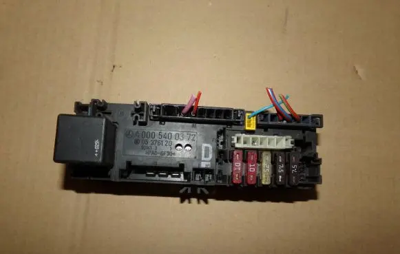 Mercedes-Benz C W202 Fuse box set 0005400372