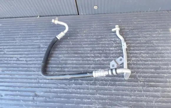 Dacia Sandero III Air conditioning (A/C) pipe/hose 924903642R