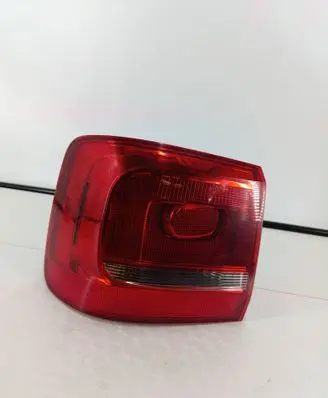 Volkswagen Touran II Rear/tail lights 1T0945095R