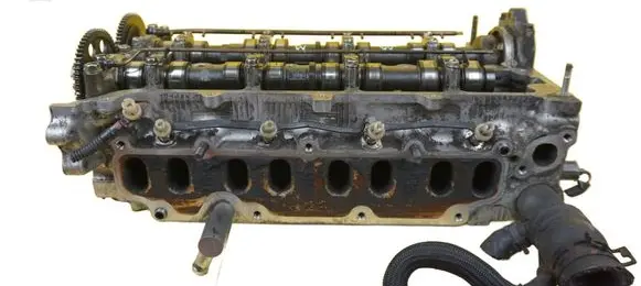 Toyota Avensis T270 Engine head KOMPLETNA 6SP44