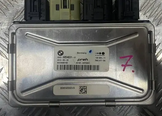 BMW 5 F10 F11 Steering rack control module 6854031