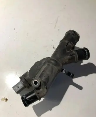 Volkswagen PASSAT B6 Engine coolant pipe/hose 03L121132