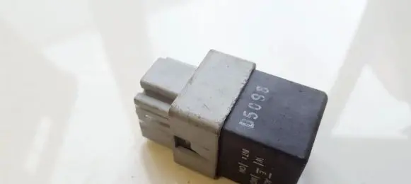 Volvo S40, V40 Other relay MB953394