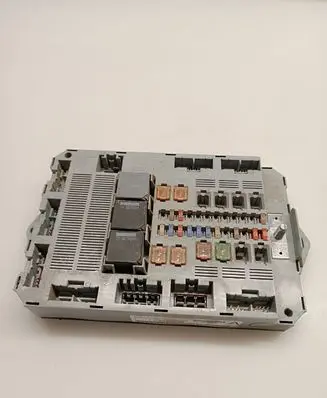 Jaguar XF X250 Fuse module 9X2314D628AB BCMBA12247794 7370011040