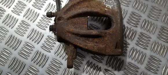 Toyota Corolla Verso AR10 Front brake caliper