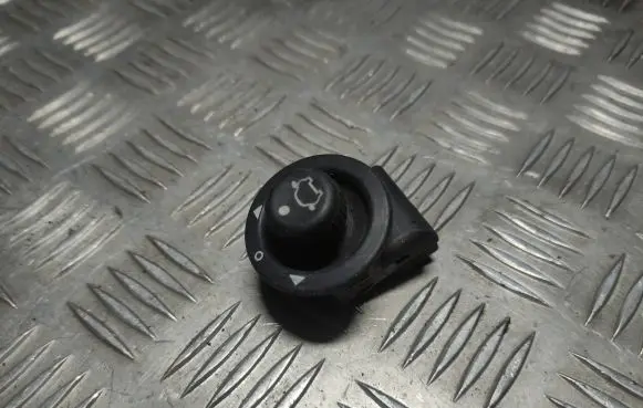 Wing mirror switch