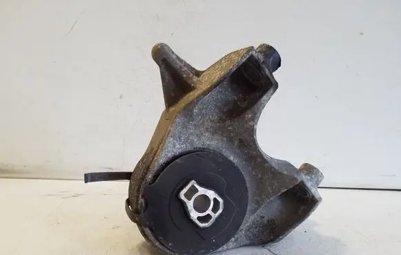 Engine mount bracket