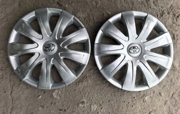 Toyota Yaris R15 wheel hub/cap/trim PZ443B066300