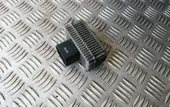 Opel Zafira B Glow plug pre-heat relay 55354141