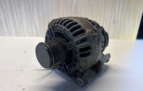 Volkswagen PASSAT B6 Generator/alternator 045903023A 0124515022