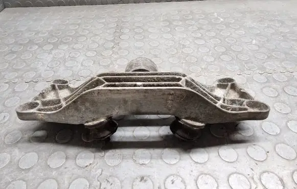 BMW 7 E38 Gearbox mounting bracket 1094779