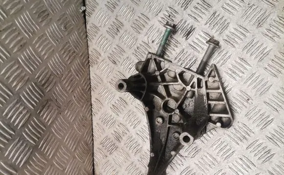 Skoda Octavia Mk2 (1Z) Engine mounting bracket 03g199207a