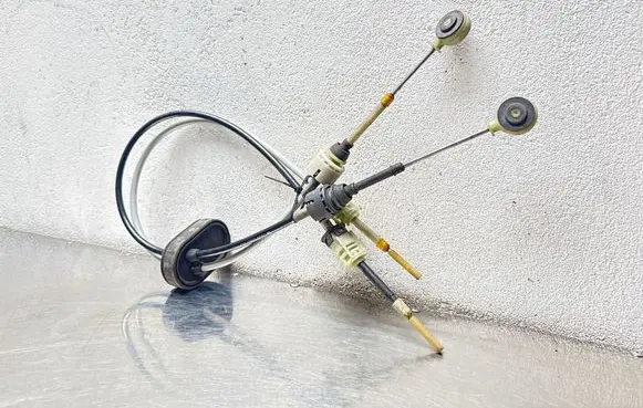 Opel Vectra C Gear shift cable linkage 55560021