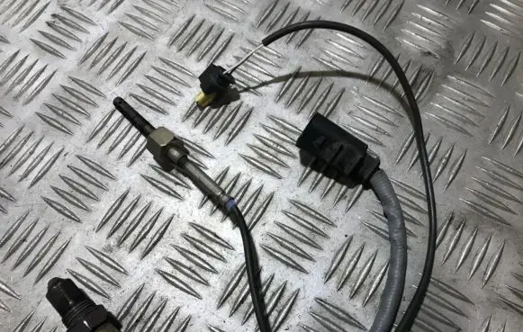 Mercedes-Benz GL X166 Exhaust gas temperature sensor a0009053905 ht002