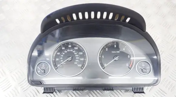 BMW 5 F10 F11 Speedometer (instrument cluster) 9285197