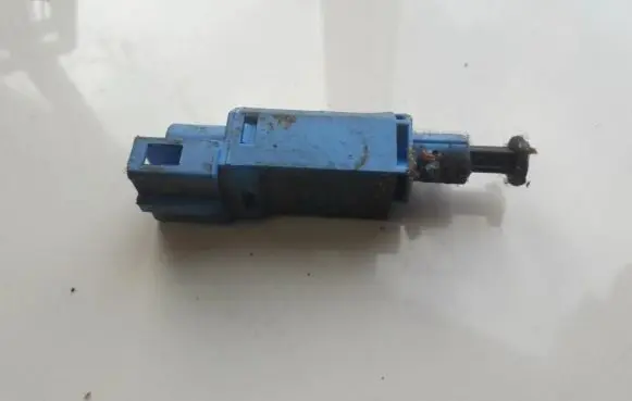 Volkswagen Golf III Brake pedal sensor switch 1H0MW0927