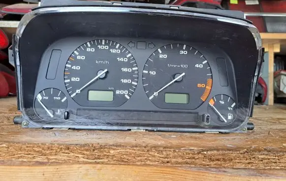 Volkswagen Golf III Speedometer (instrument cluster) 6N0919860E 6160683023