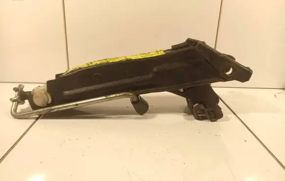 Skoda Fabia Mk1 (6Y) Lift Jack 6Q7011031 SK258