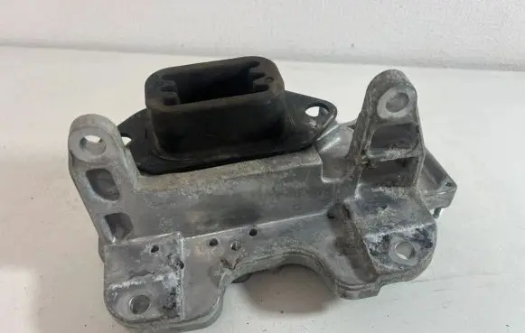 Nissan Juke I F15 Gearbox mount 1A0E32