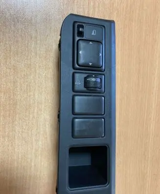 Nissan Note (E11) Wing mirror switch 684859U000 P10971