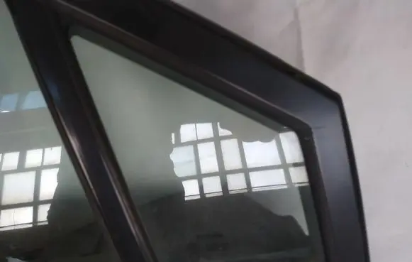 Toyota Corolla Verso AR10 Front door vent window glass four-door 