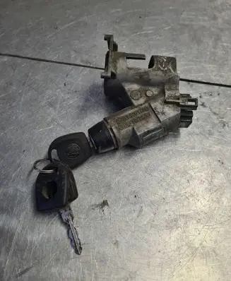 Volkswagen Golf III Ignition lock 357905851D