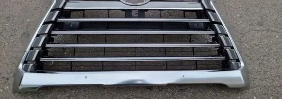 Lexus LX 570 Front bumper upper radiator grill 5310160570