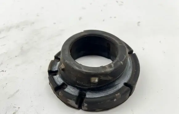Jeep Grand Cherokee WL Rear coil spring rubber mount 68375897AA 68375897A