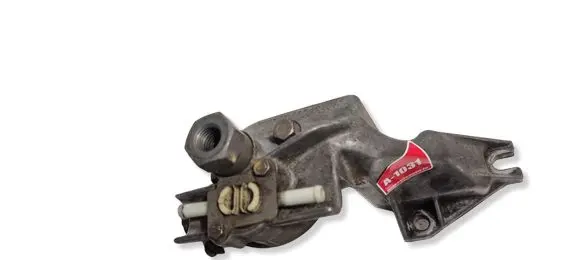Audi A6 S6 C4 4A Fuel filter bracket/mount holder 074127445A