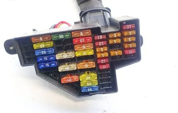 Volkswagen PASSAT B6 Fuse box set 11510647