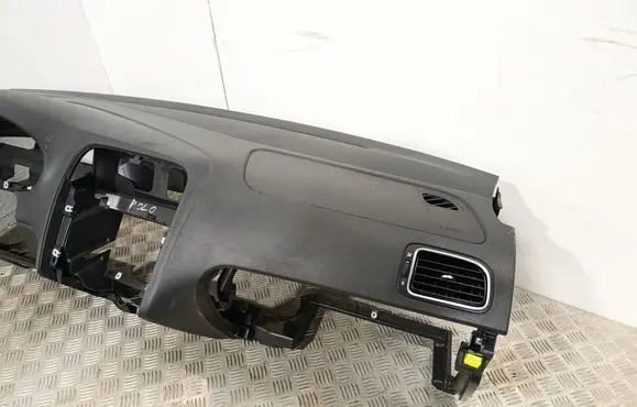 Volkswagen Polo V 6R Dashboard 