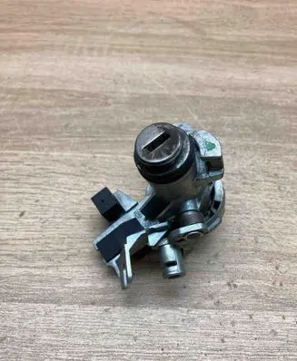 Audi A4 S4 B7 8E 8H Tailgate exterior lock 8E0827573