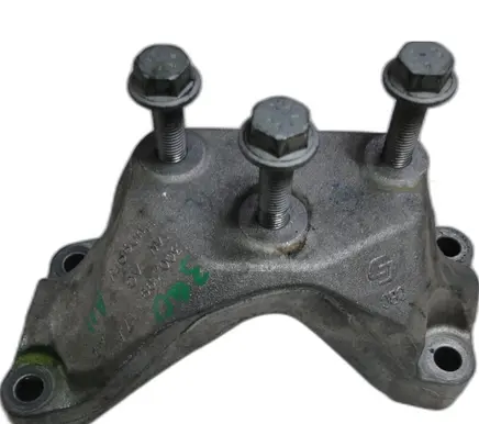 Volkswagen PASSAT B8 Engine mount bracket 3Q0199117A