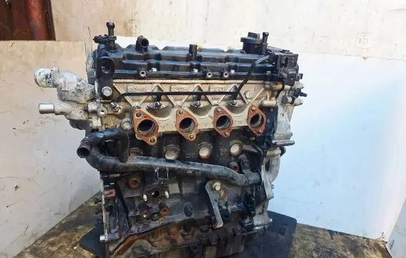 KIA Carens III Engine D4FD 221112A200 21102A352