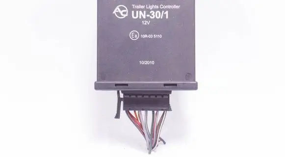 Volkswagen PASSAT B7 Tow bar trailer control unit/module UN301