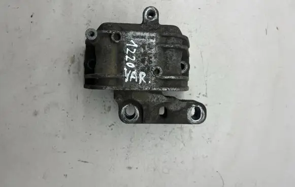 Volkswagen PASSAT B6 Engine mount bracket 1K0199262