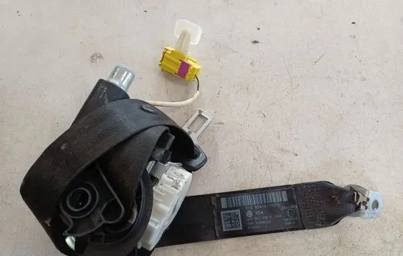 Volkswagen PASSAT B6 Front seatbelt 3C1857706F 33046824 YD41911507U