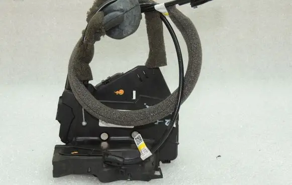 Renault Espace V (RFC) Rear door lock 825039389R