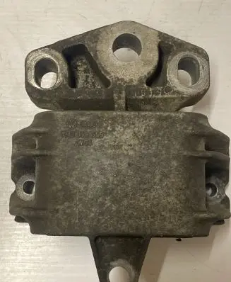 Volkswagen Golf IV Engine mount bracket 7M3199555