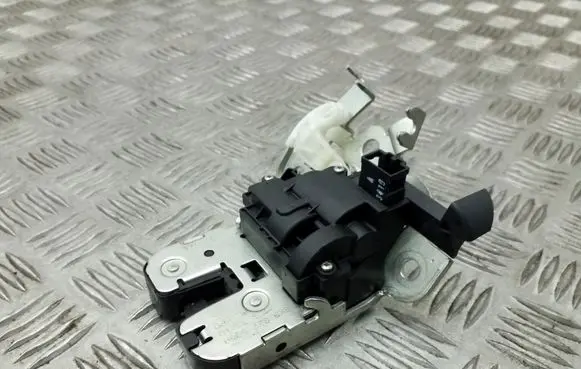 Audi A4 S4 B8 8K Tailgate/trunk/boot lock/catch/latch 8K9827505A