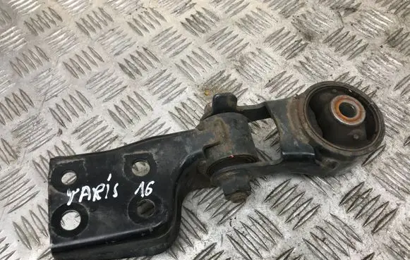 Toyota Yaris Engine mount bracket