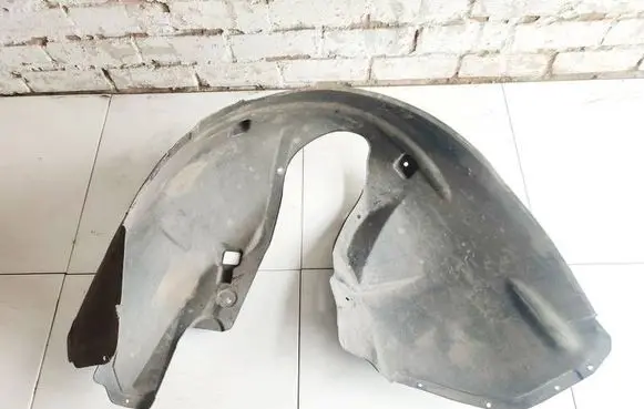 Front wheel arch liner splash guards
