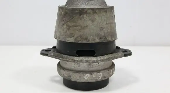 Audi Q7 4L Engine mount bracket 7L8199131A