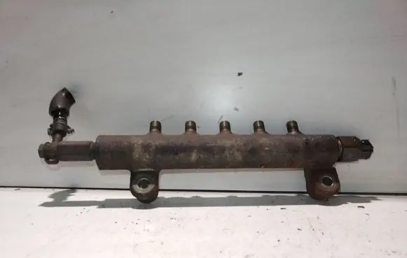 Nissan Primera Fuel main line pipe